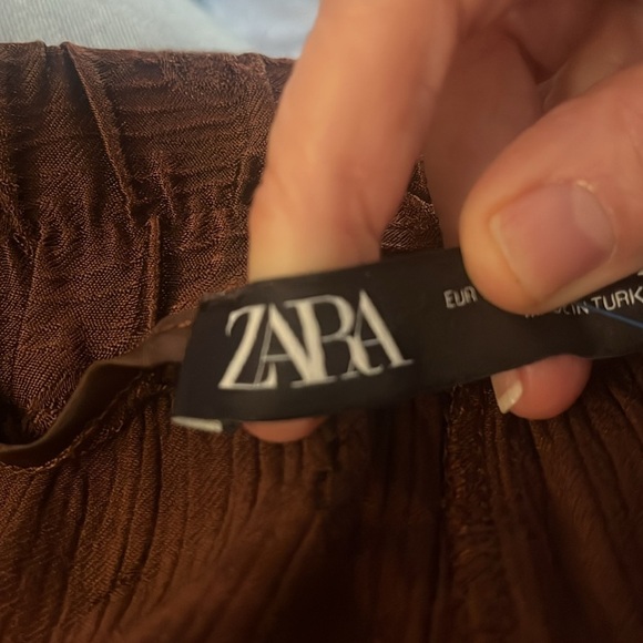 Zara Satin Lounge Pants in the Color Wine Size XS - Picture 5 of 9